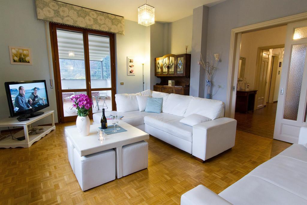 Connie'S Apartment - Happy Rentals Monvalle Bagian luar foto